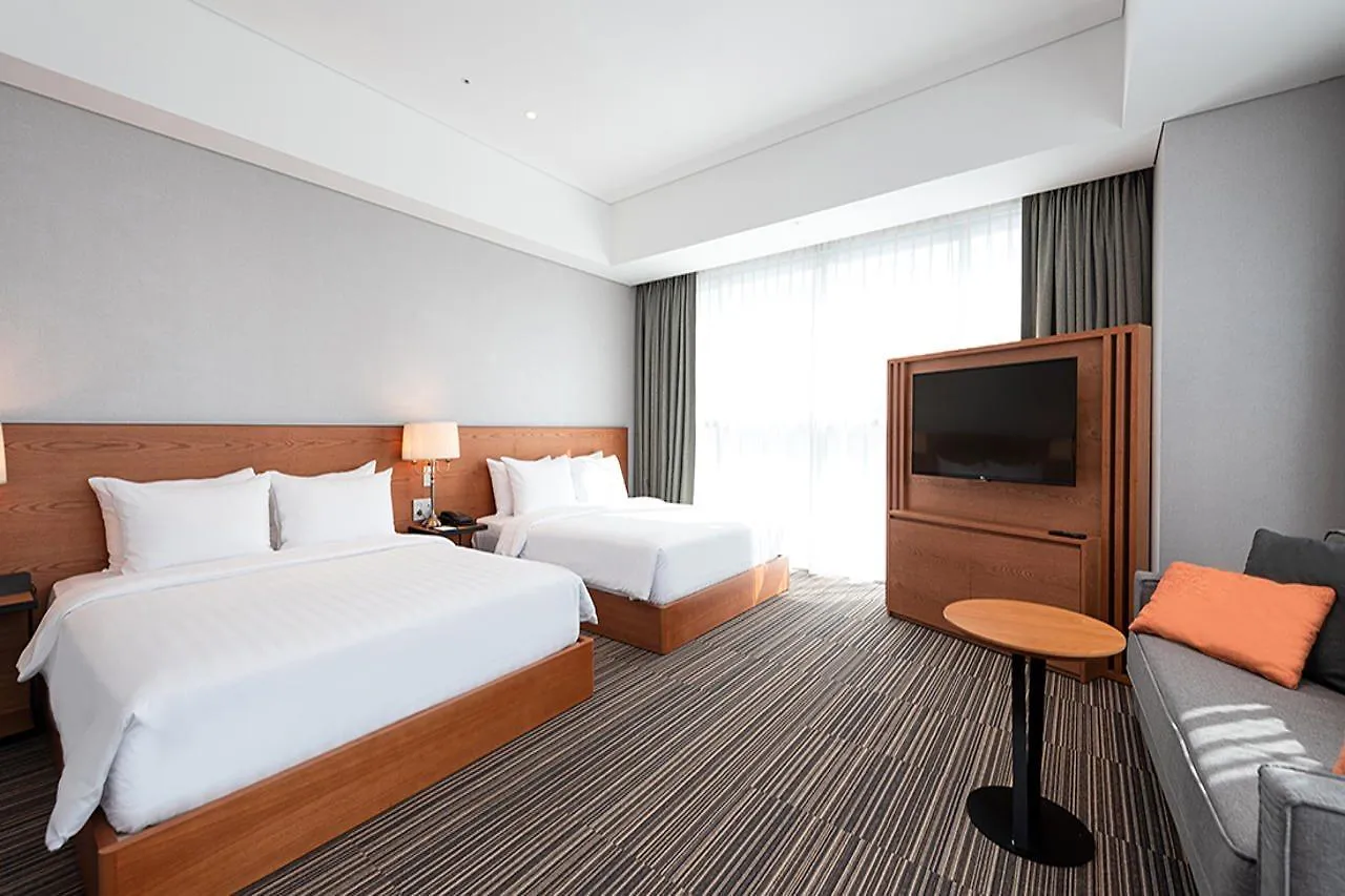 Golden Tulip Incheon Airport Hotel 4*,